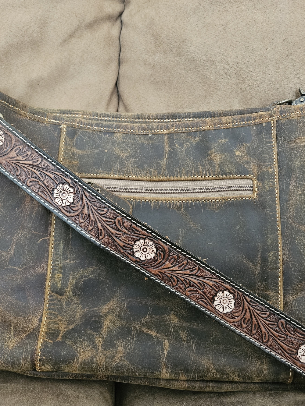 NWT Myra Bag Genuine Cowhide & Tooled Leather Western Shoulder Bag - Picture 3 of 6